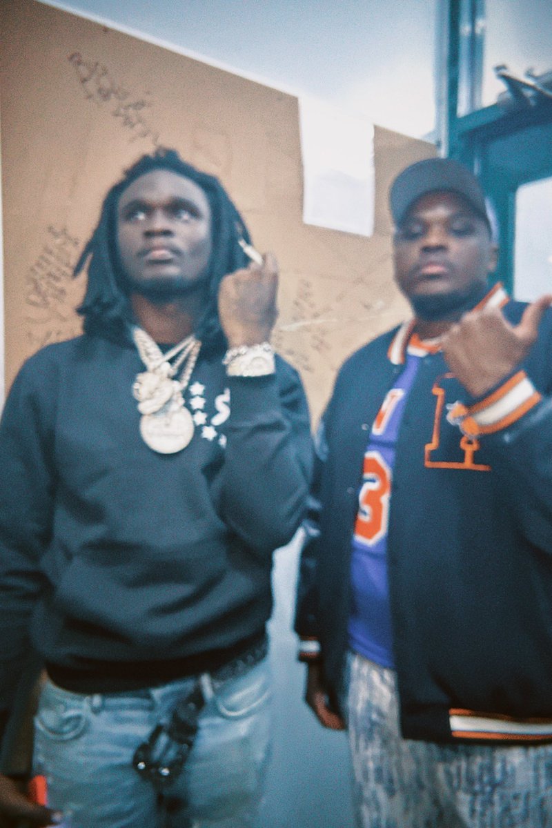 Mon interview avec YUS GZ est disponible dans ma dernière vidéo de mon VLOG À NEW YORK PARTIE.2 

C’était une expérience incroyable et vrai de faire cette interview avec un des plus gros nom de la scène Drill de New York, respect <a href="/WeirdoMotions/">Weirdo Motions</a> 💯

Free YUS GZ

#ParlonsUs🗣️🎙️🇺🇸