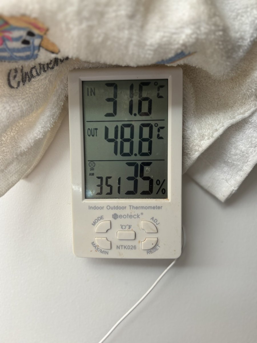 Dites, les écolos de salon qui polluent en jet privé mais nous culpabilisent en ventilateur…
Nous, les gueux, quand on peut, on met la clim.
Et vous savez quoi ?
Allez vous faire cuire les orteils.🥵