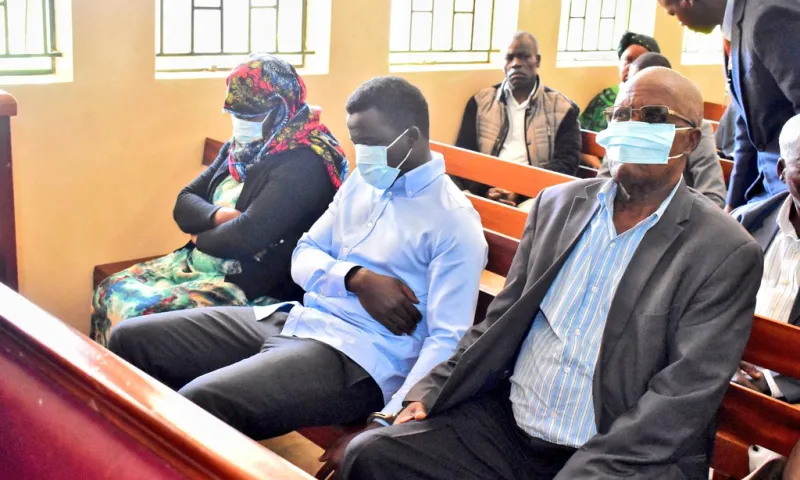 Three senior officials from Mpigi District, including the district chairperson, spent the weekend in detention after the State House Anti-Corruption Unit arrested them on Friday on charges of soliciting bribes in exchange for government jobs.

Source: DAILY MONITOR