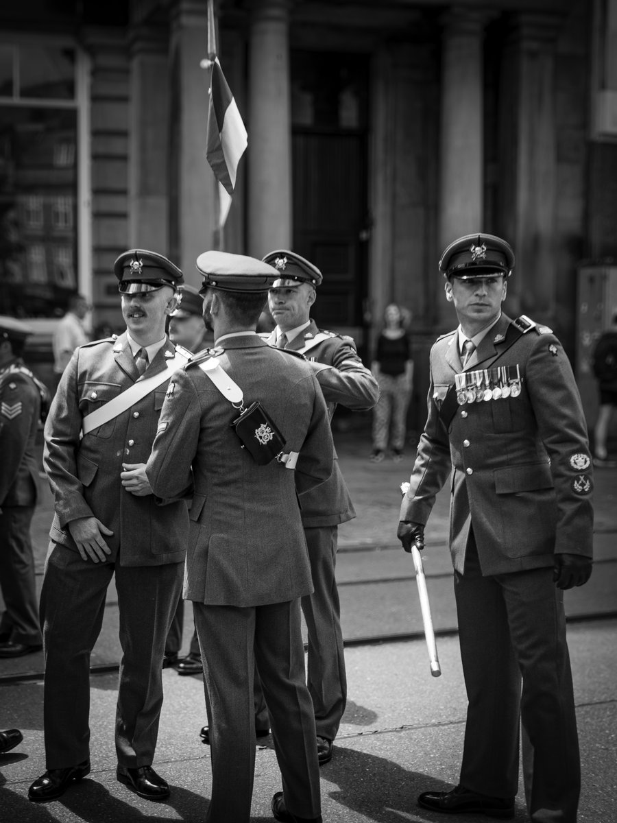 Royal Lancers in #Nottingham's old market square.
#streetphotography #blackandwhitephotography #lightandshadow