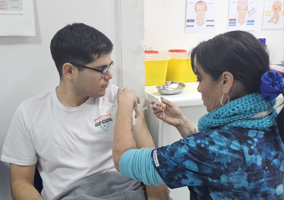 ¡Desde hoy TODAS Y TODOS pueden vacunarse contra la INFLUENZA! 💉
Si aún no te has vacunado, puedes hacerlo de forma gratuita en:

✅ Nuestros CESFAM
✅ Nuestros CECOSF
✅ Vacunatorio Móvil
✅ Carritos vacunadores en terreno
📍 Solo necesitas presentar tu carnet de identidad.