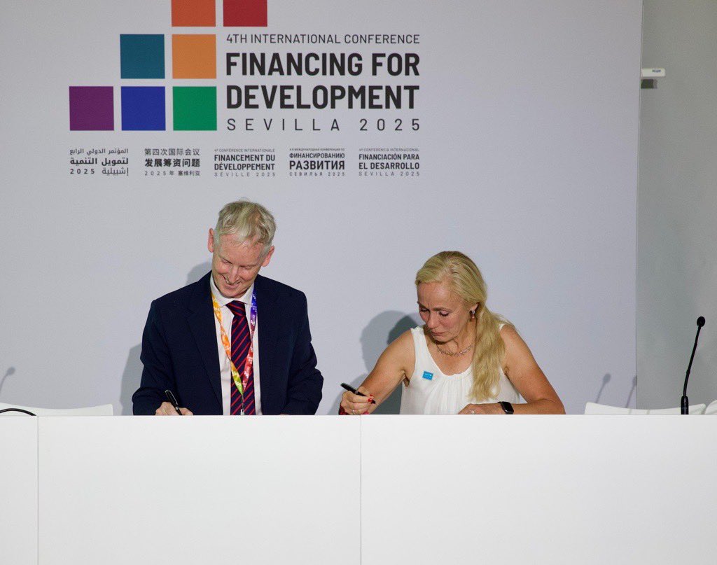 KittyvdHeijden's tweet image. Excited to deepen @UNICEF's partnership with @EIB at #FfD4. This PFA for Procurement Services will help EIB's government clients reach more children in need with vaccines, medicines and supplies. Thanks to EIB for recognizing UNICEF's supply expertise. @AMcDowell