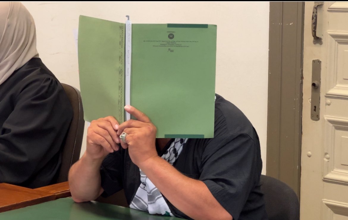 Das Amtsgericht #Hamburg hat heute Akram I. wegen Skandierens einer Hamas-Parole bei einer Demo zu einer Geldstrafe verurteilt. Das Urteil ist noch nicht rechtskräftig. Hintergründe zu Akram I. und den Angriff auf Hamburgs Antisemitismusbeauftragten: ndr.de/fernsehen/send…