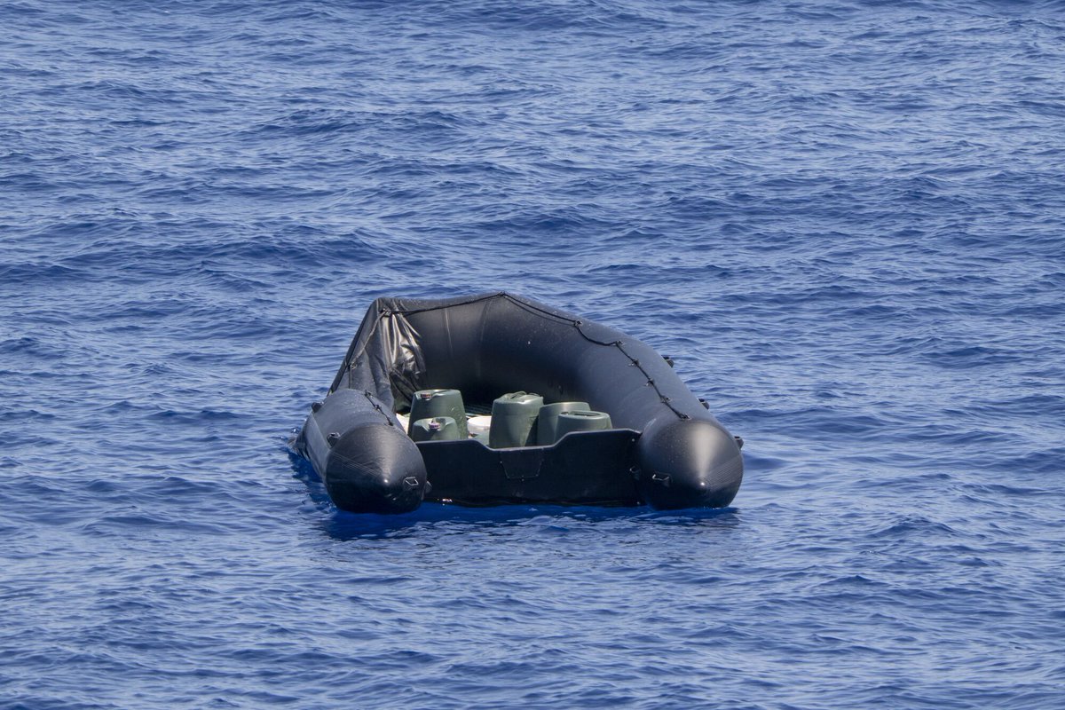 SOSMedFrance's tweet image. Ce matin, l’équipe de l’Ocean Viking a été informée qu’une embarcation surchargée, avec 50 personnes à son bord, était en détresse dans la zone de recherche et de sauvetage libyenne.

Alors que nous nous apprêtions à intervenir, les garde-côtes libyens nous ont ordonné de quitter…