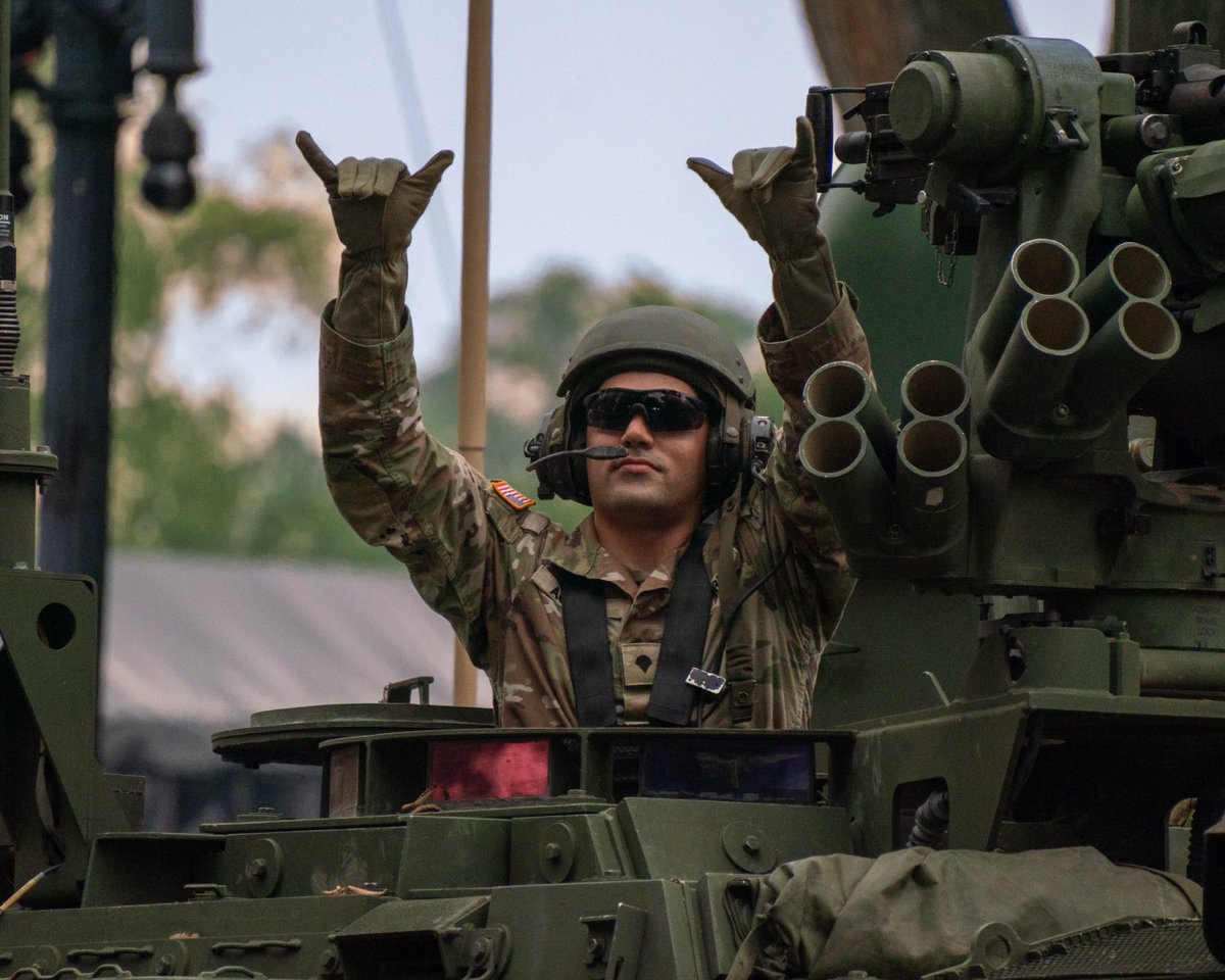 iiiarmoredcorps's tweet image. III Armored Corps takes pride in showcasing why we're America's Hammer. Continuing to celebrate 250 Years of the U.S. Army, 1st Cavalry Division rode M1 Abrams, Bradleys, LMTVs & horses honoring our heritage & unmatched readiness.
@1stCavalryDiv | @USArmy | @FORSCOM