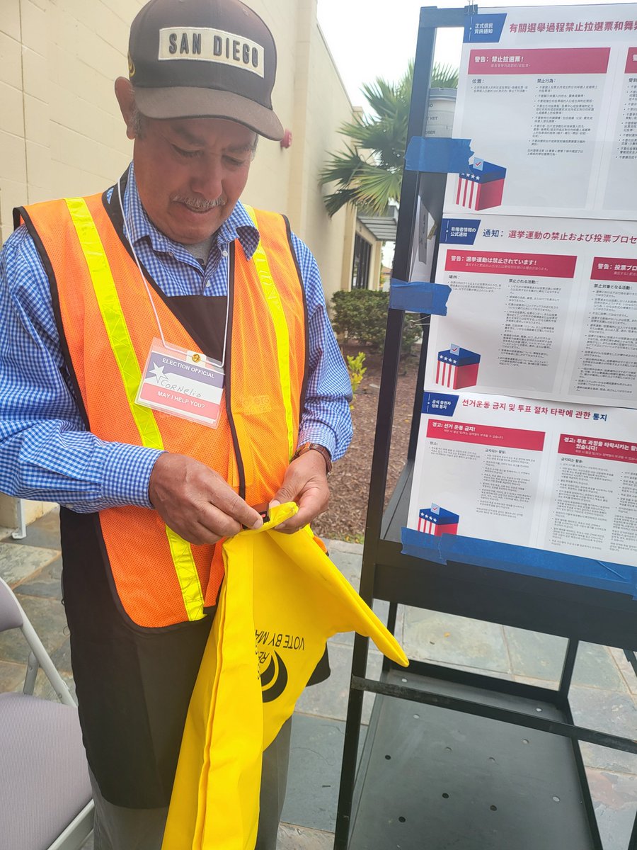 Our poll workers are prepared to assist voters for the special general election today! If you live in the County's First Supervisorial District and want to vote, visit a vote center today!

Find a location near you: sdvote.com/content/rov/en…