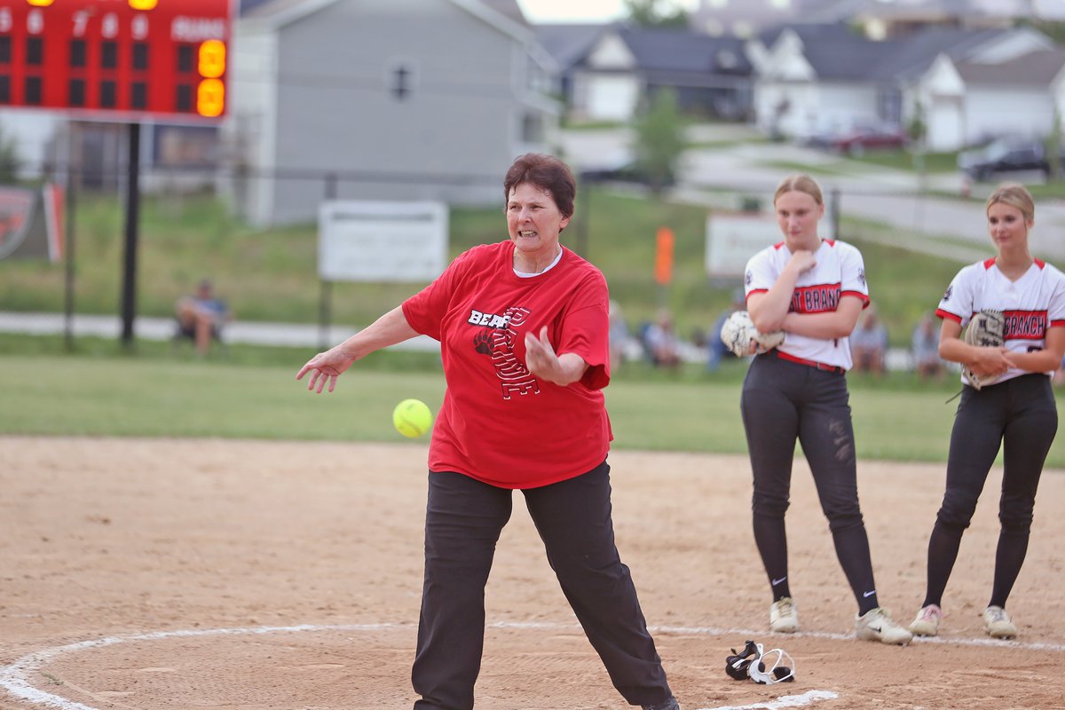 ConSports2's tweet photo. The West Branch softball team honored Bears alum Cindy (Carney) Shipley ('77) before last night's home game against Wilton. The former U of I pitcher will be inducted into the Cedar County Sports Wall of Fame this month. @WBTimes @WBBearsSoftball @JR_Sten23 @rmmurken @wb_boosters https://t.co/pQcIq5Z6WD