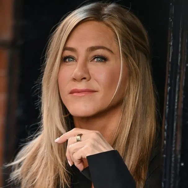 PopCrave's tweet image. A TV series based on Jennette McCurdy’s  ‘I&apos;m Glad My Mom Died’ book is in the works with Jennifer Aniston set to star.

McCurdy will co-write and co-run the series.