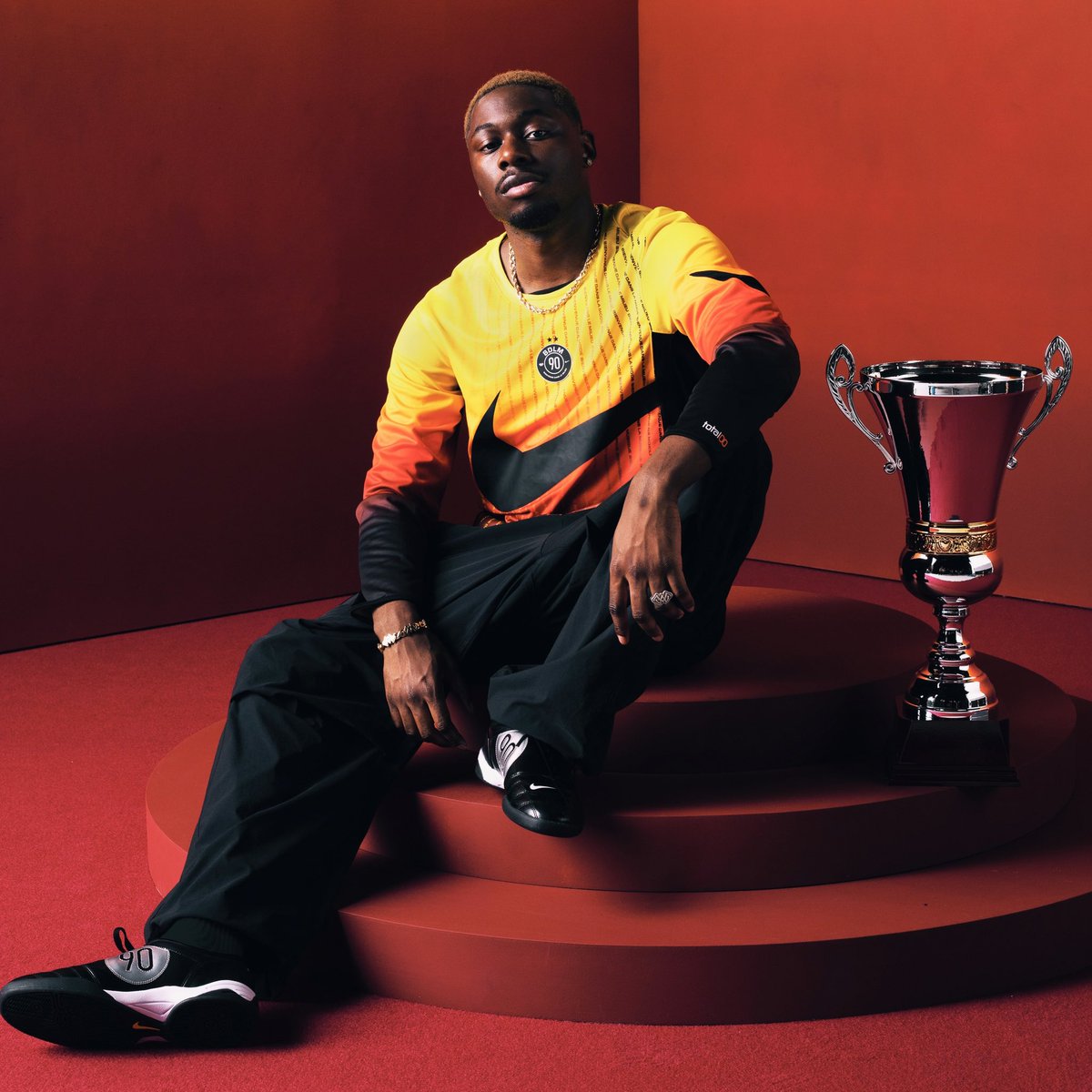 Tiakola_Meloo's tweet image. BDLM x Nike Total90
Disponible à partir du 11 Juillet sur SNKRS.com, on annonce bientôt où le trouver en physique
Total benef le maillot est reversible