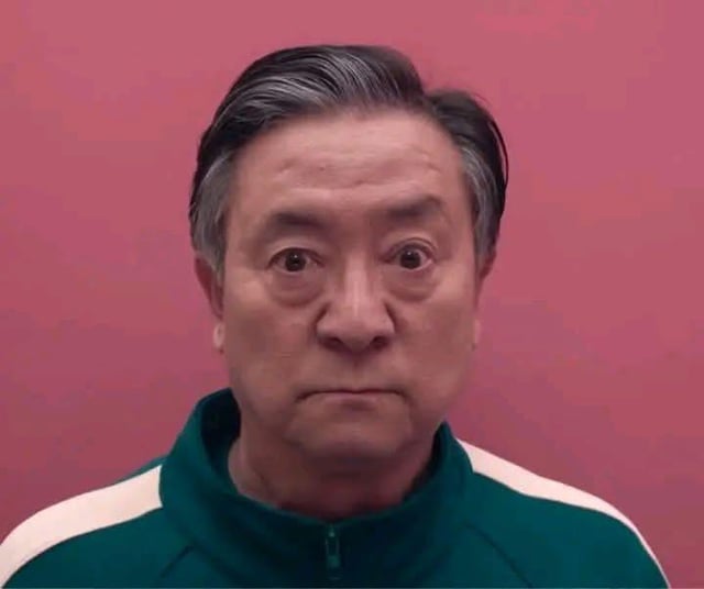 MunchingOrange's tweet image. Just finished Squid Game the ending wasn't as bad as many were making it sound.
My only gripe is this old guy 1000% deserved a worse death scene