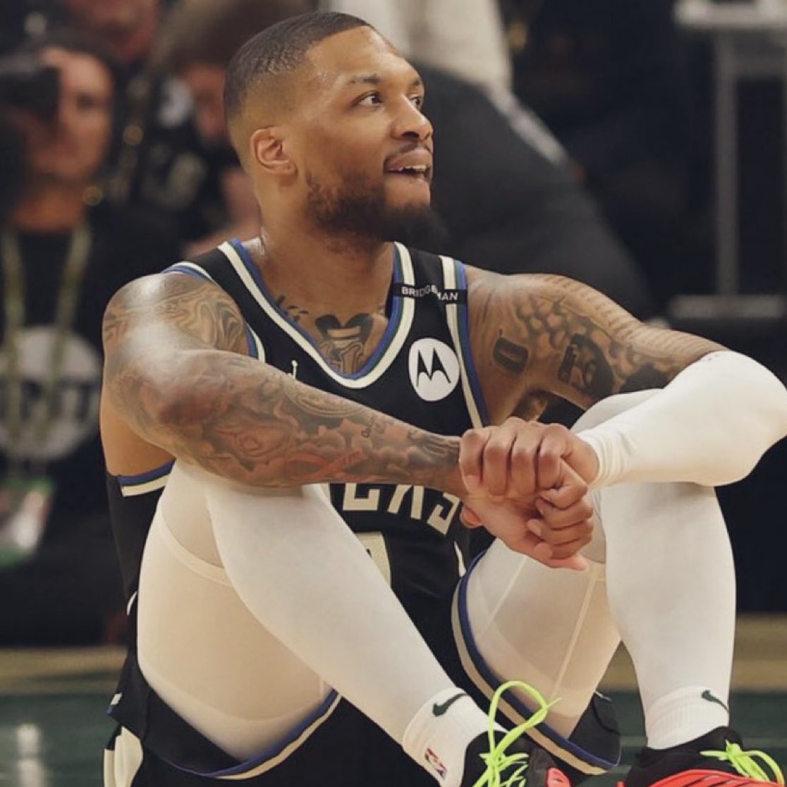 LakeShowYo tweet media