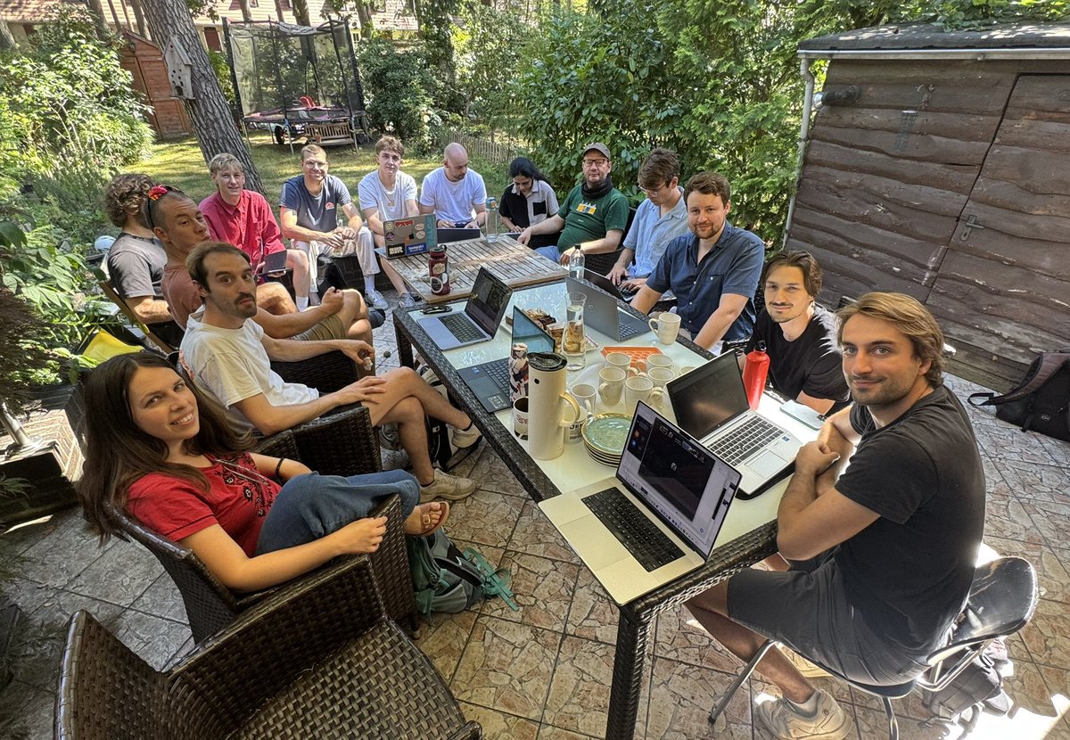 jenseisert's tweet image. Summer is back, and so are our garden seminars on #quantumerrorcorrection. Thanks so much, @GuemardVirgile, for the compelling talk on lifted quantum Tanner codes.