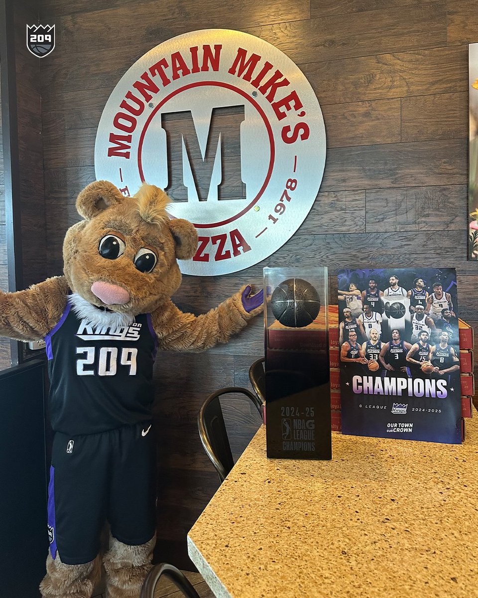 the 209 Championship Trophy Tour has 𝐁𝐄𝐆𝐔𝐍 🤩 🏆
 
first stop, Mountain Mike's Pizza, Dignity Dental and Stockton Honda 🙌