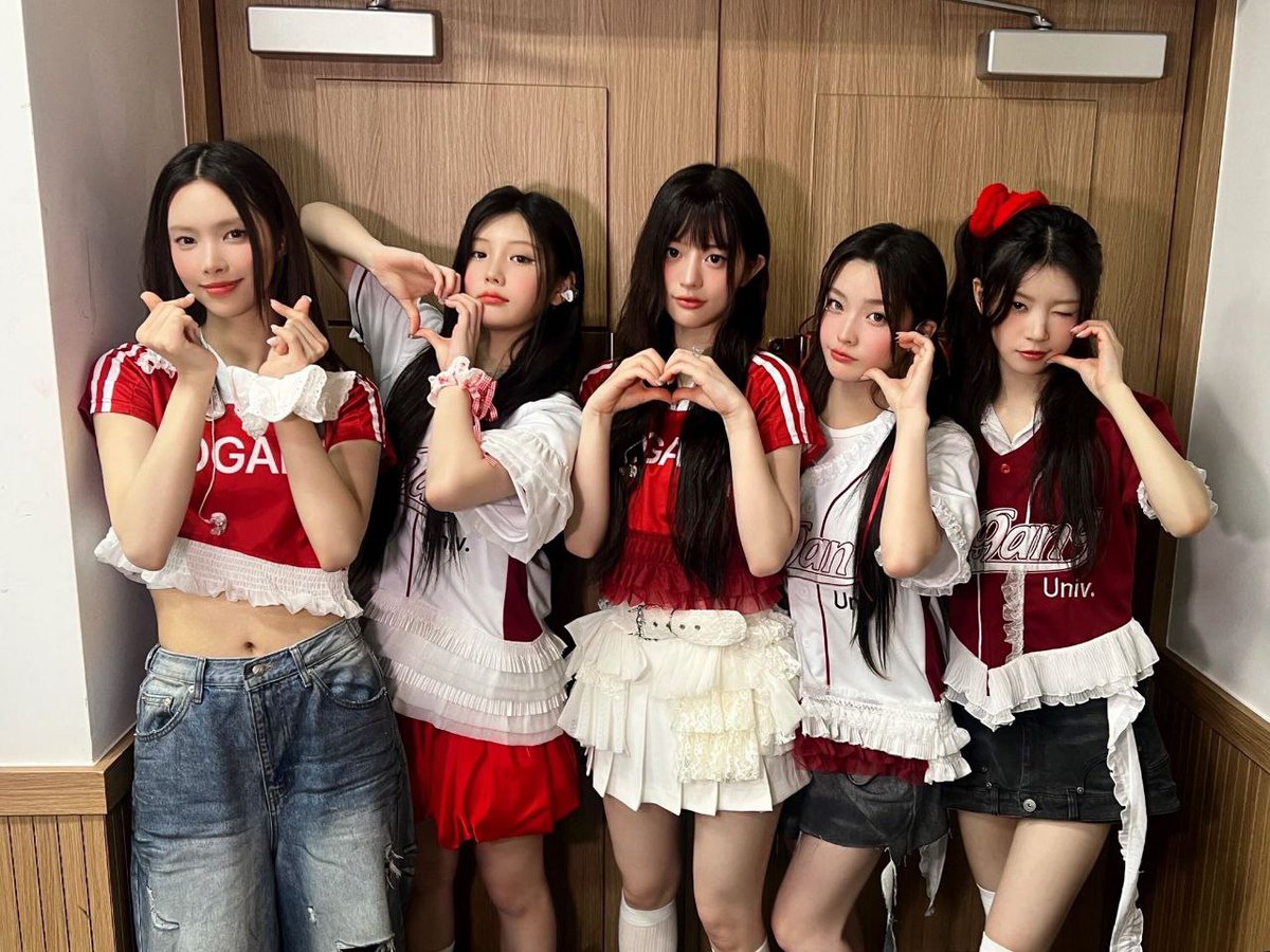 eyyunah's tweet photo. [#DAILY_IT] 오늘도 무대 위에서 함께해줘서 고마워요 ᰔ˚₊· From our hearts to yours, every moment sparkled brighter with you by our side ♡˖ ༘ Have a happy Illit night, Gllit ✩‧₊˚⸜( ˶'ᵕ'˶ )ଓ @ Sogang University — where memories softly bloomed like starlight. 🌙 💭 ❤️ https://t.co/Q7W7eY6Udp