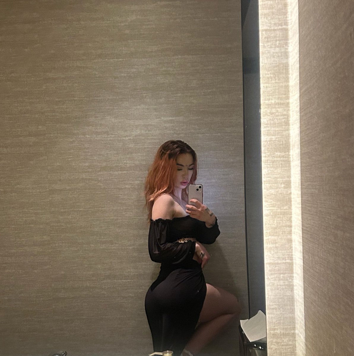 interwebshorty's tweet photo. lil mama a party girl https://t.co/sVKOtXkNdo