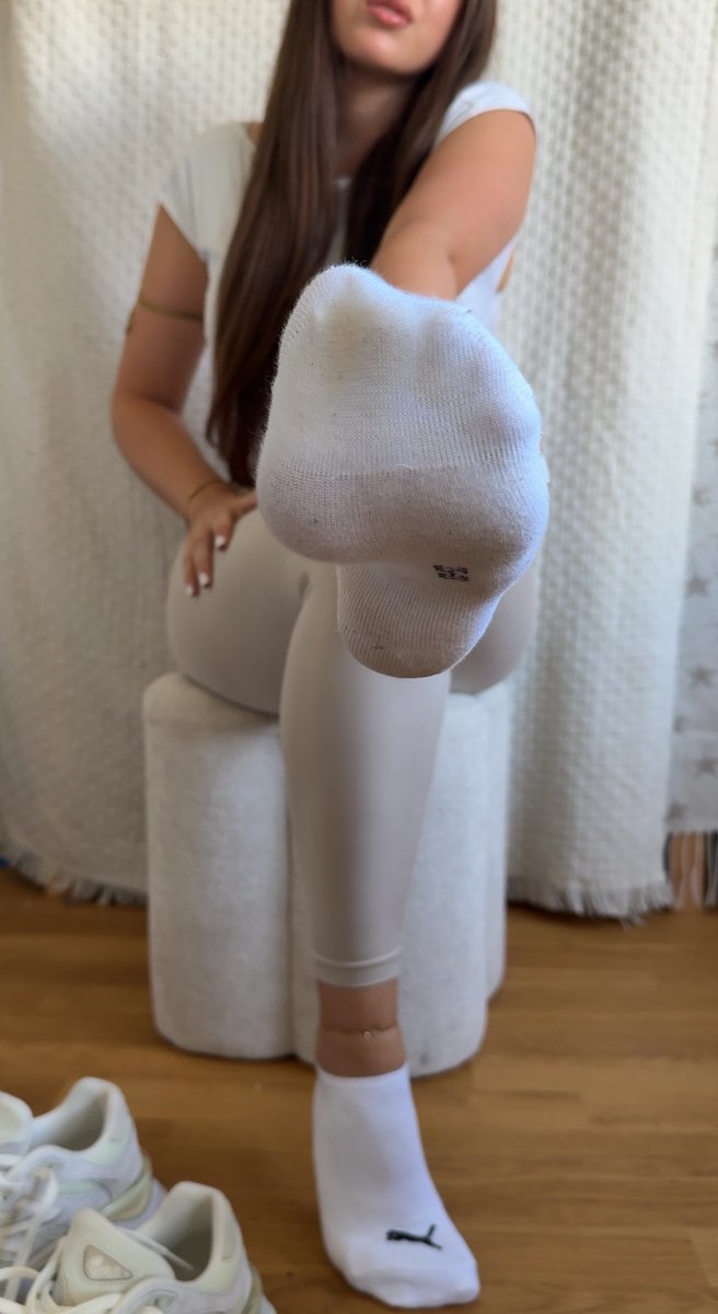 goddesslouisee's tweet image. Soll ich dich einsperren und den Schlüssel in meinen Socken verstecken? ✨💸🤑

Findom