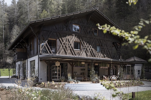 sdetails's tweet image. Aujourd'hui, Détails d' #architecture va dans le sud du #Tyrol, à la découverte de la #grange qui constitue la dernière phase d'un projet de grande envergure: l'Apfelhotel. #teamarchi
tinyurl.com/5n8kv5hb