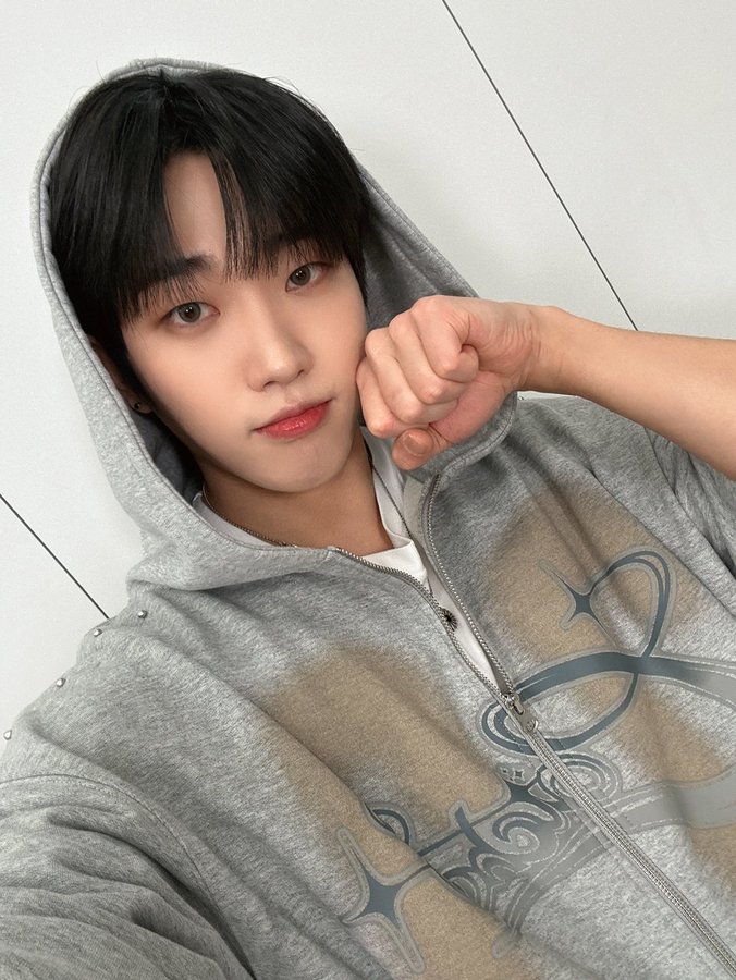 Fan_DANN_FR's tweet photo. 👑𝔡 𝔗𝔴𝔦𝔱𝔱𝔢𝔯 𝔡 ❖ 28.06.2025

[#DANN]

Tu me manques 🌷

⋅•⋅⊰∙∘☽༓☾∘∙⊱⋅•⋅

#TheKingDom #더킹덤 #TKD #단 #위버스라이브

𝕮@TheKingDom_GF @TheKingDom__JP https://t.co/v7UaQvGnyx