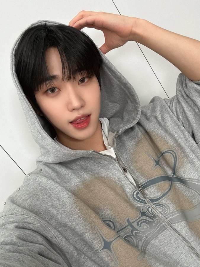 Fan_DANN_FR's tweet photo. 👑𝔡 𝔗𝔴𝔦𝔱𝔱𝔢𝔯 𝔡 ❖ 28.06.2025

[#DANN]

Tu me manques 🌷

⋅•⋅⊰∙∘☽༓☾∘∙⊱⋅•⋅

#TheKingDom #더킹덤 #TKD #단 #위버스라이브

𝕮@TheKingDom_GF @TheKingDom__JP https://t.co/v7UaQvGnyx