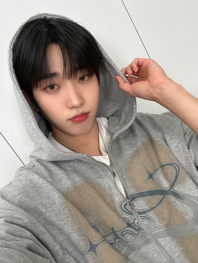Fan_DANN_FR's tweet photo. 👑𝔡 𝔗𝔴𝔦𝔱𝔱𝔢𝔯 𝔡 ❖ 28.06.2025

[#DANN]

Tu me manques 🌷

⋅•⋅⊰∙∘☽༓☾∘∙⊱⋅•⋅

#TheKingDom #더킹덤 #TKD #단 #위버스라이브

𝕮@TheKingDom_GF @TheKingDom__JP https://t.co/v7UaQvGnyx