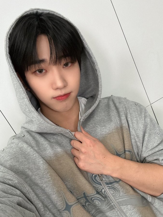 Fan_DANN_FR's tweet photo. 👑𝔡 𝔗𝔴𝔦𝔱𝔱𝔢𝔯 𝔡 ❖ 28.06.2025

[#DANN]

Tu me manques 🌷

⋅•⋅⊰∙∘☽༓☾∘∙⊱⋅•⋅

#TheKingDom #더킹덤 #TKD #단 #위버스라이브

𝕮@TheKingDom_GF @TheKingDom__JP https://t.co/v7UaQvGnyx