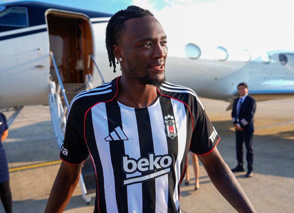 Beşiktaş posterini bile alamaz diyenlere duyurulur: Abhraham'ın forması Kartal Yuvası'nda 🤩