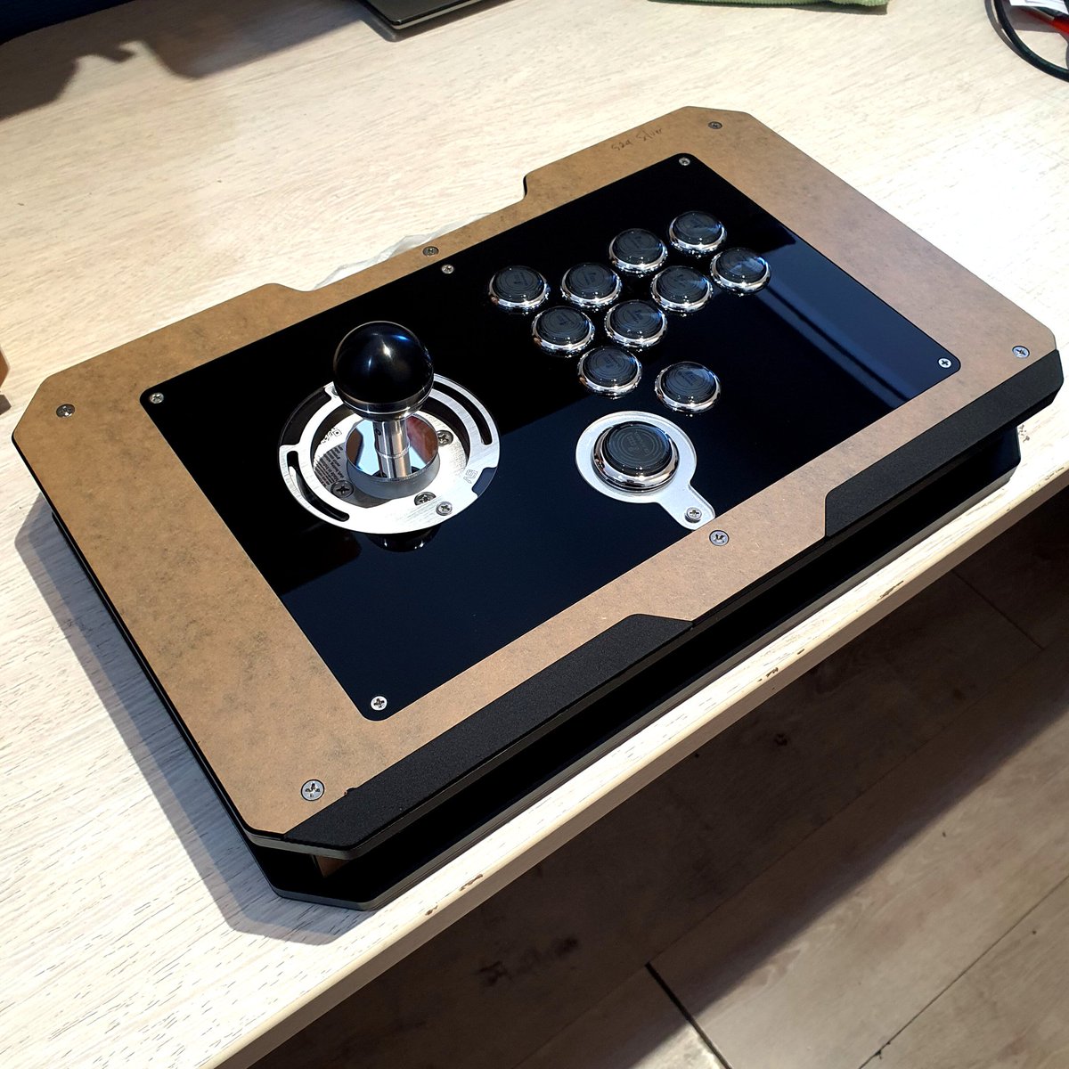 goldenlever's tweet photo. Even S30 is our people's favorite, check this #VM6R S24 out! 💫

° VM6R S24 Black Silver
° #GoldenLever Japan setup
° #FB2040
° #Qanba KS Buttons
° CQD Connection https://t.co/fQwewBRxnJ