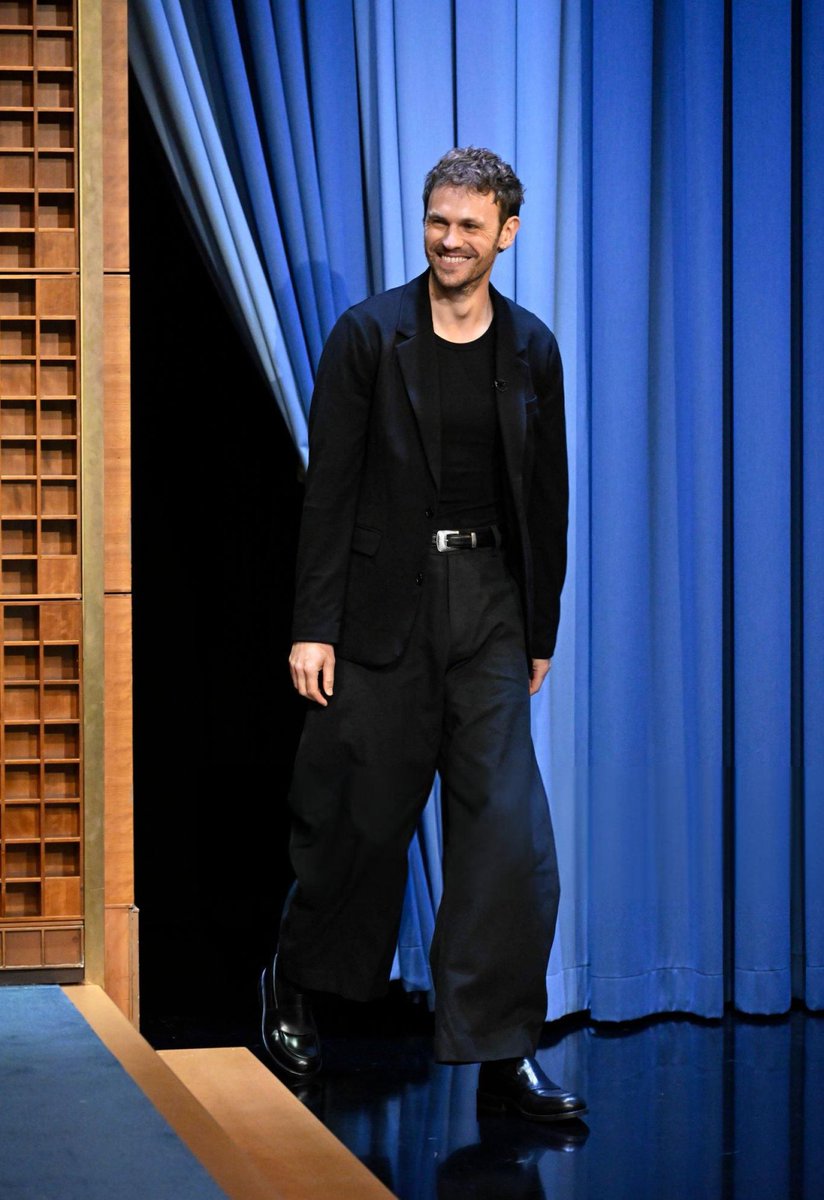 silverrstring's tweet image. why is he so long 😭😭😭😭😭😭😭 shut the fuck up