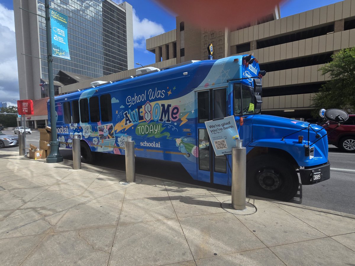 So excited for what's new with <a href="/GetSchoolAI/">SchoolAI</a> at #ISTELIVE25