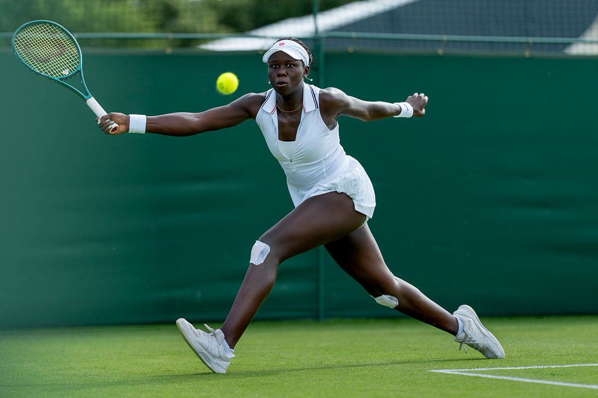 mbokodaily's tweet image. WIN-BLEDON 🍀❤️🌱‼️

🇨🇦 victoria mboko makes the best of being a lucky loser and andvances into the second round of wimbledon, defeating [25] 🇵🇱 magdalena frech, 6-3 6-2!

she will face 🇺🇸 hailey baptiste on thursday.
