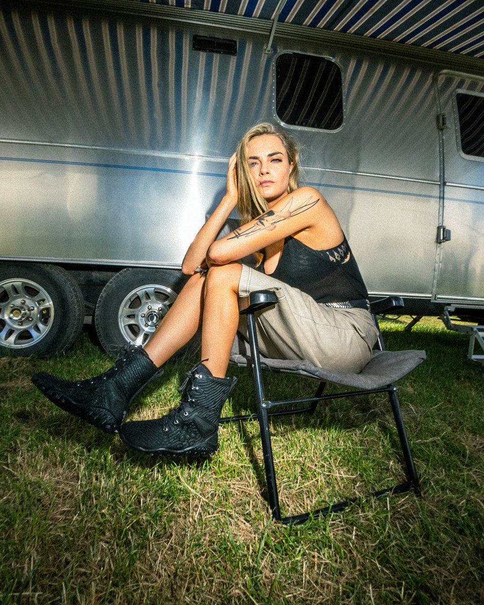A field. A crowd. A moment that feels like forever.

Cara Delevingne ditches the wellies for something wilder this festival – The ESC Jungle Boot. Durable without compromising breathability or mobility, with a foot-shaped fit, and zero-drop design.

#FreeYourFeet #Vivobarefoot