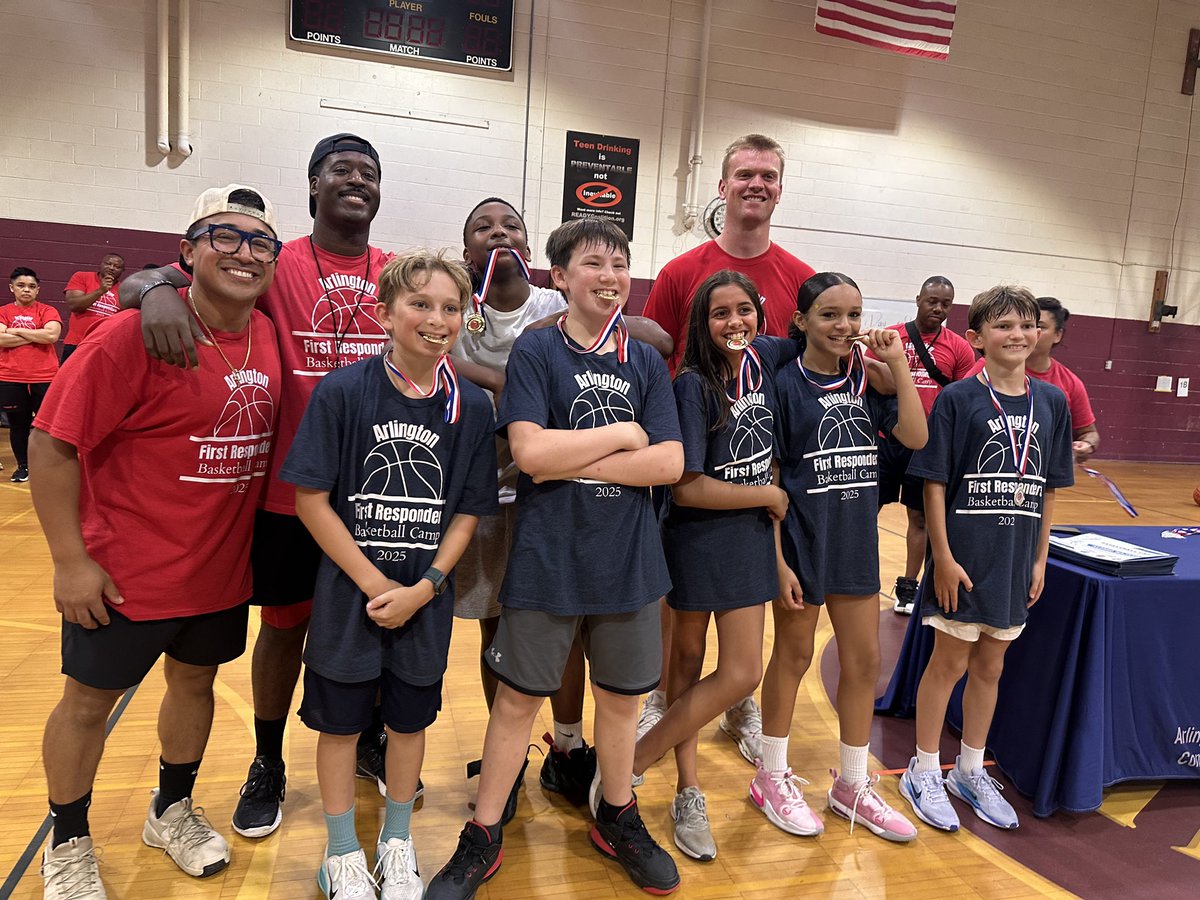 ArlingtonVaFD's tweet image. 🏀 Huge thanks to everyone who made the Arlington County First Responder Co-Ed Basketball Camp a success last week at Swanson MS!
This incredible week-long camp brought together youth from across the county to build confidence, teamwork, and leadership—on and off the court.
