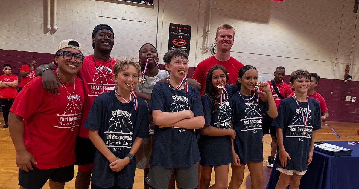 ArlingtonVaFD's tweet image. 🏀 Huge thanks to everyone who made the Arlington County First Responder Co-Ed Basketball Camp a success last week at Swanson MS!
This incredible week-long camp brought together youth from across the county to build confidence, teamwork, and leadership—on and off the court.