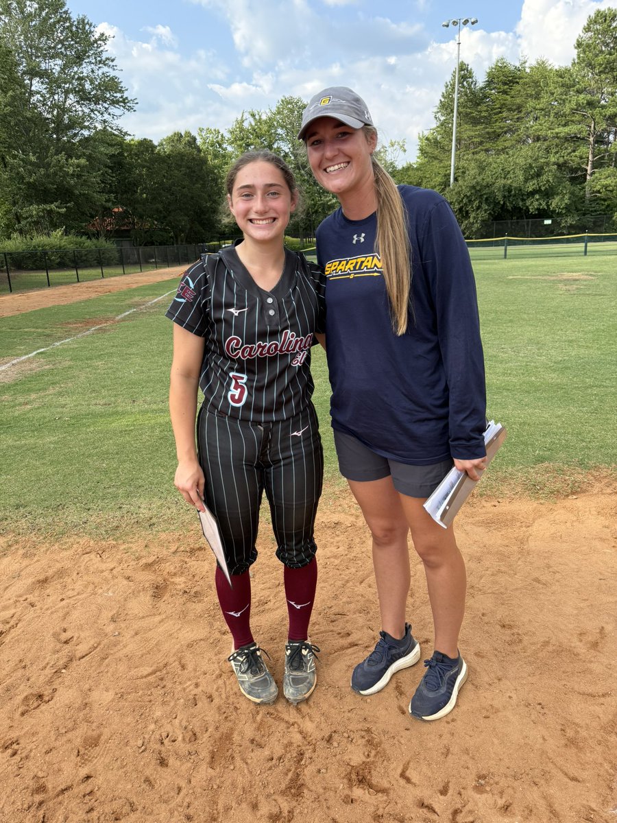 OliviaAyers2027's tweet photo. Thank you so much @DDSBandEvents for putting on an awesome camp on Thursday at Cherry Park! I got some amazing instruction from @UNCGSoftball @unccharlotte @WingateSoftball @PackSoftball @uscasoftball @CatamountSB!! https://t.co/Wiv0tn38uK