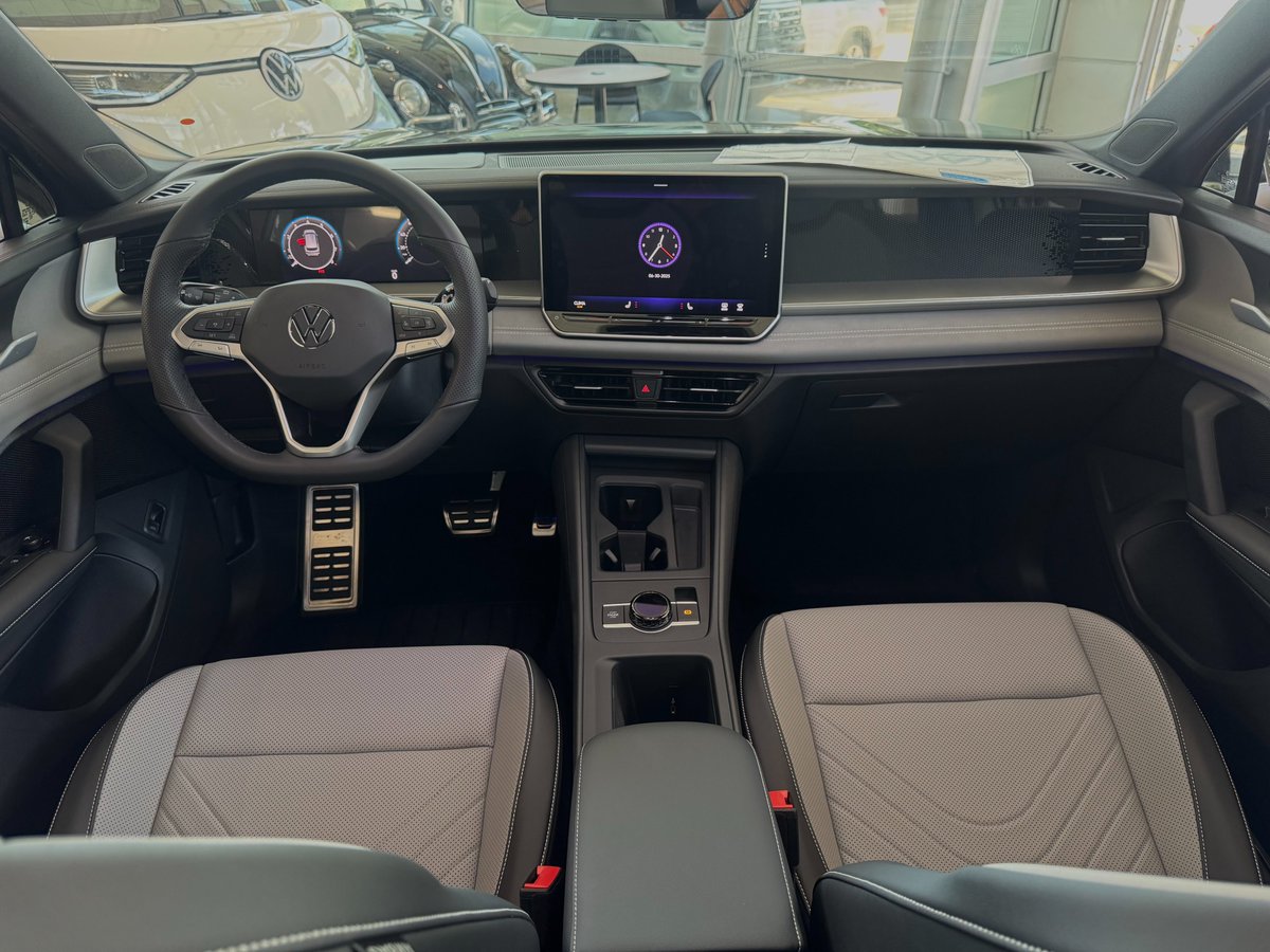 HileyVW's tweet photo. 🚙✨ The all-new 2025 Volkswagen Tiguan is here — bold, refined, and ready for anything.

Now’s the perfect time to upgrade your drive with 3.9% APR for 60 months available for a limited time! 💸

Style, performance, and savings? Yes please. https://t.co/BwWRkTprX6