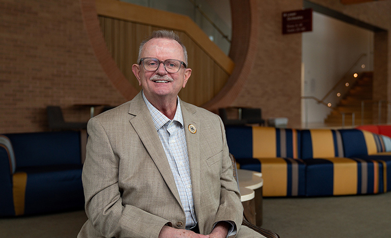 UTRGVNewsroom's tweet image. Richard Burrows is the new director of UTRGV Arts!
With decades of experience as a performer, professor, and arts advocate, he’s leading efforts to expand community partnerships, grow arts funding, and showcase UTRGV student creativity on a national stage.
utrgv.news/RichardBurrows