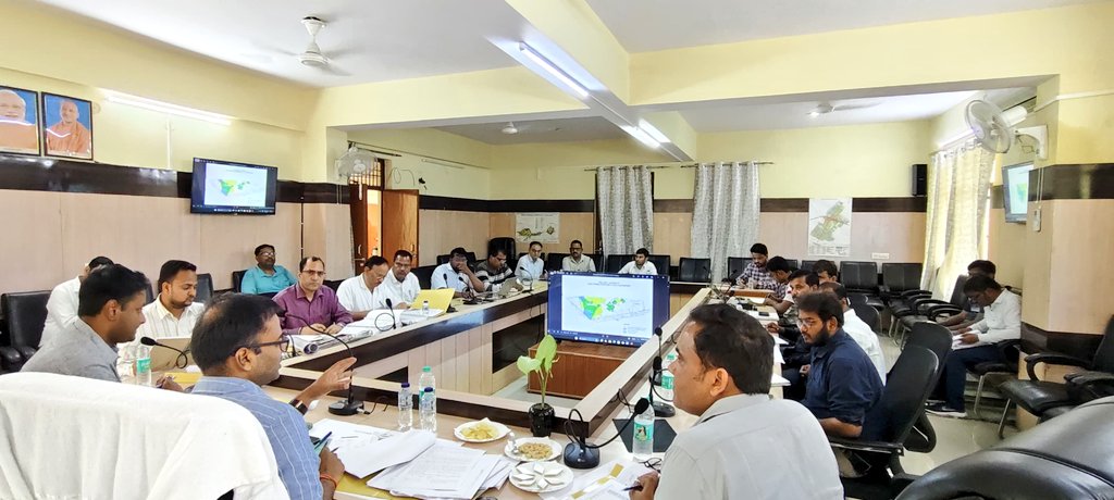 स्मार्ट सिटी योजनांतर्गत गांधी पार्क परिसर में डिजिटल लाइब्रेरी/ब्रज थीम पार्क एवं जलकल विभाग परिसर में वर्किंग वूमेन हॉस्टल/कॉमर्शियल प्लाजा के निर्माण कार्य एवं अन्य विकास कार्यों के संबंध में जिलाधिकारी <a href="/RameshRanjanIAS/">Ramesh Ranjan</a> ने  बैठक कर संबंधित अधिकारियों को निर्देश दिए।
<a href="/UPGovt/">Government of UP</a>