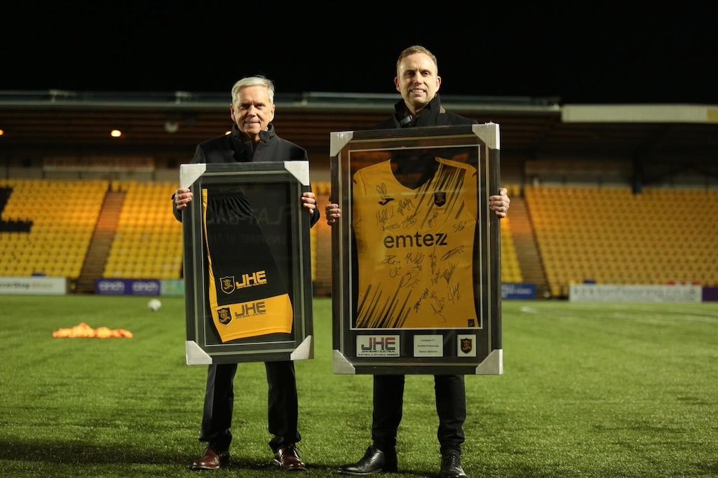 LiviFCOfficial's tweet image. ⚡️ 𝐓𝐡𝐞𝐲’𝐫𝐞 𝐛𝐚𝐚𝐚𝐚𝐜𝐤! 

We're delighted to announce that John Heaney Electrical Ltd will once again continue as our men’s first-team short sponsor for the 2025/26 season.

🔗 buff.ly/c28tzmR