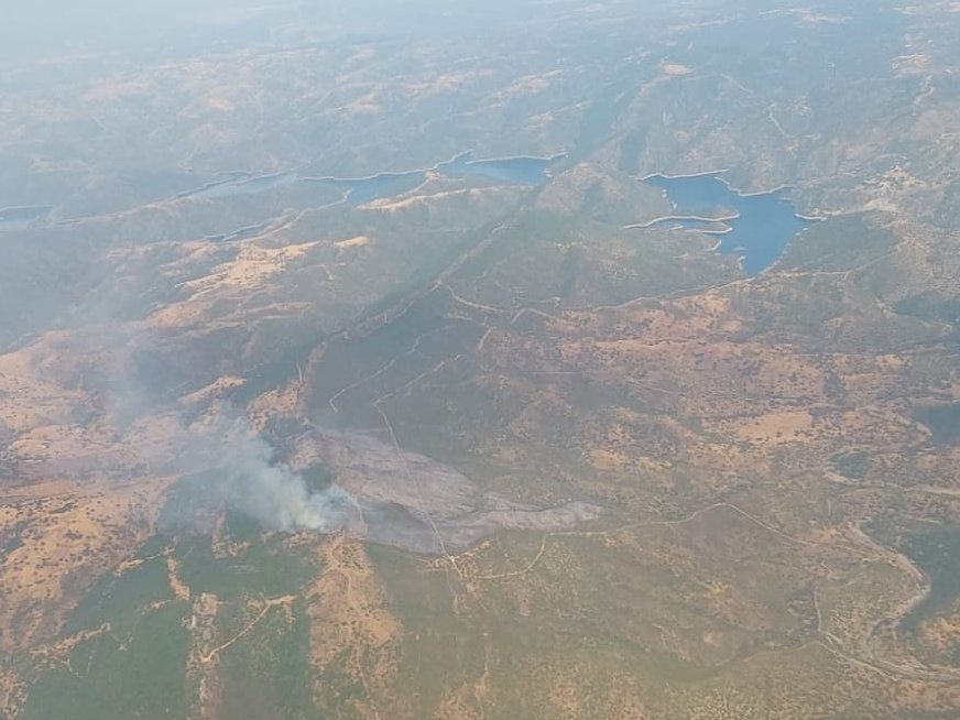 🔴#IFAndújar, ACTIVO.  

ACTUALIZAMOS: 
🚁6 helicópteros
🛩️6 aviones
🚒3 autobombas
👨‍🚒9 grupos de bomberos forestales, 2 Bricas, 4 #TOP, 1 #TEX, 2 #AAMM, 1 grupo de apoyo
📡UMMT, UNASIF, UMIF
Colaboran medios de <a href="/Plan_INFOCAM/">INFOCAM</a> 

ℹ️Perímetro contenido en un 60%
🌬️Viento 10-15 km/h