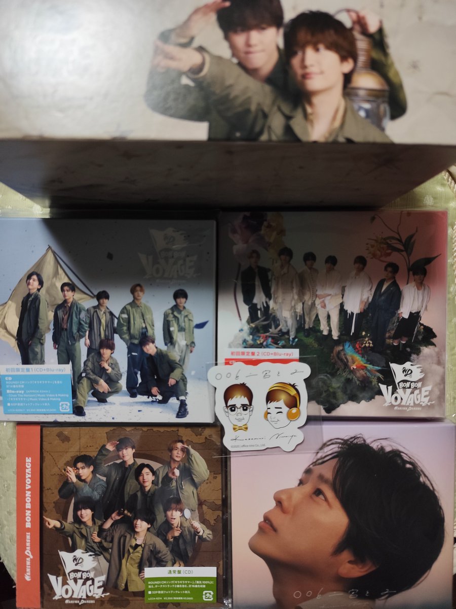 gurahamu30's tweet image. ニノのカバーアルバムとなにわちゃんのアルバムが同じ日に届くなんて💛💚
丈橋の箱ティッシュどう保管したらいいんだろ……🤔