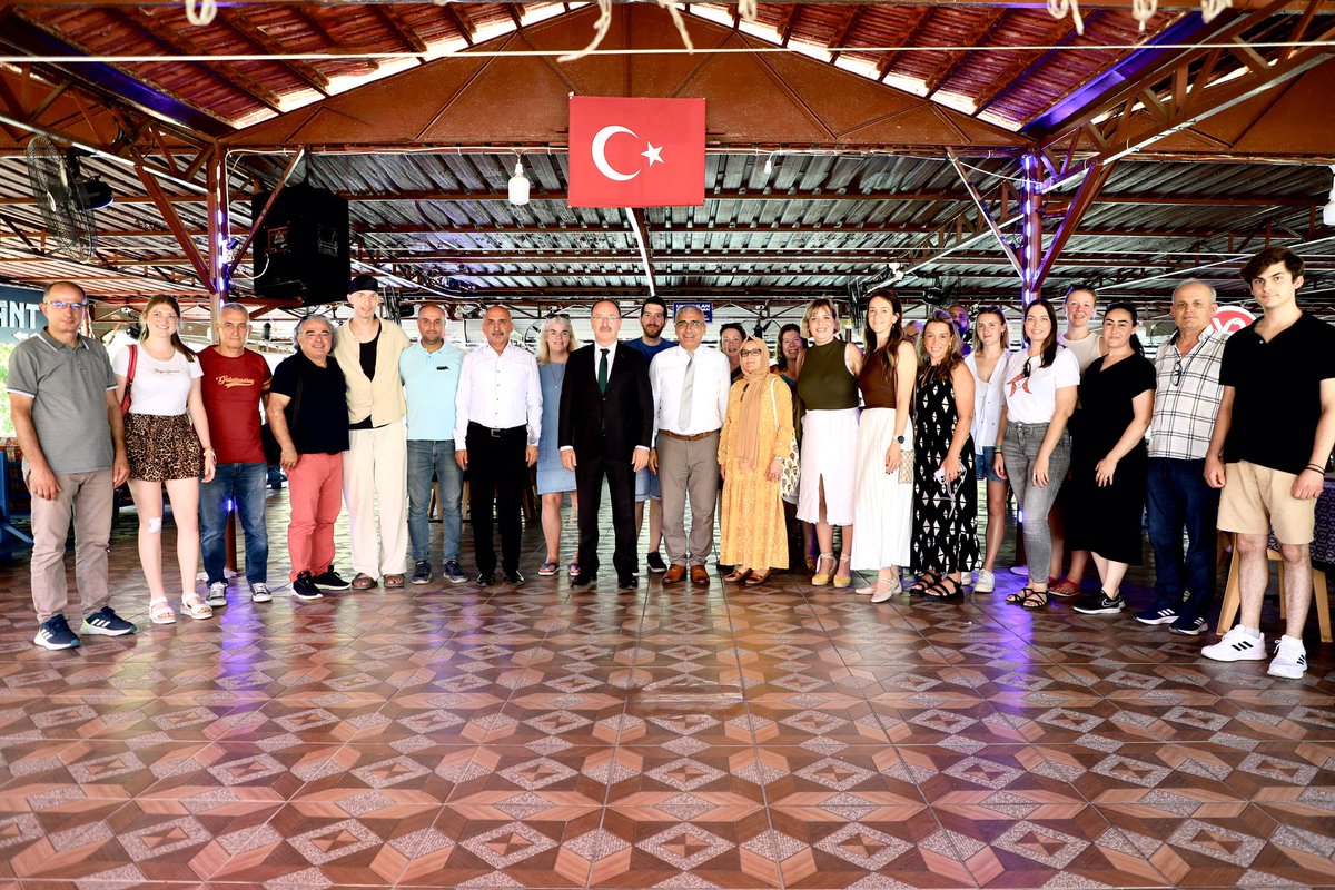 📘 ERASMUS+ TUTOR Öğretmen Akademisi Eğitimleri Başladı

İl Millî Eğitim Müdürümüz Sayın Mehmet Yasin Eriş, Avrupa Birliği tarafından desteklenen ERASMUS+ TUTOR Öğretmen Akademisi kapsamında Serik Fen Lisesinde düzenlenen eğitime katılmak üzere İrlanda, Avusturya ve