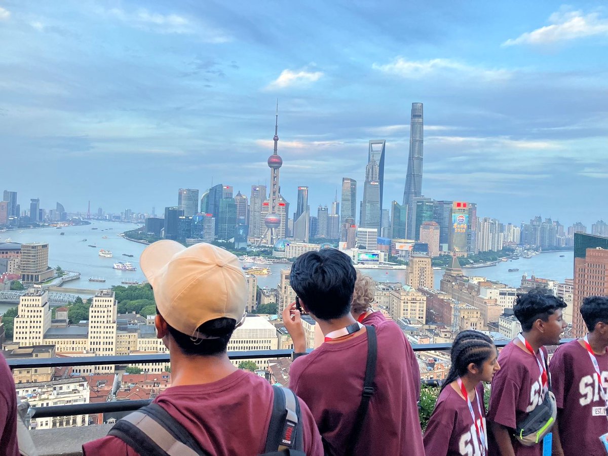 Here we go! ✈️This week marks the start of the #MandarinExcellence programme visit to China.

🇨🇳 1,164 pupils and 164 teachers from 62 schools across England will take part in this year's language learning adventure across 11 cities.