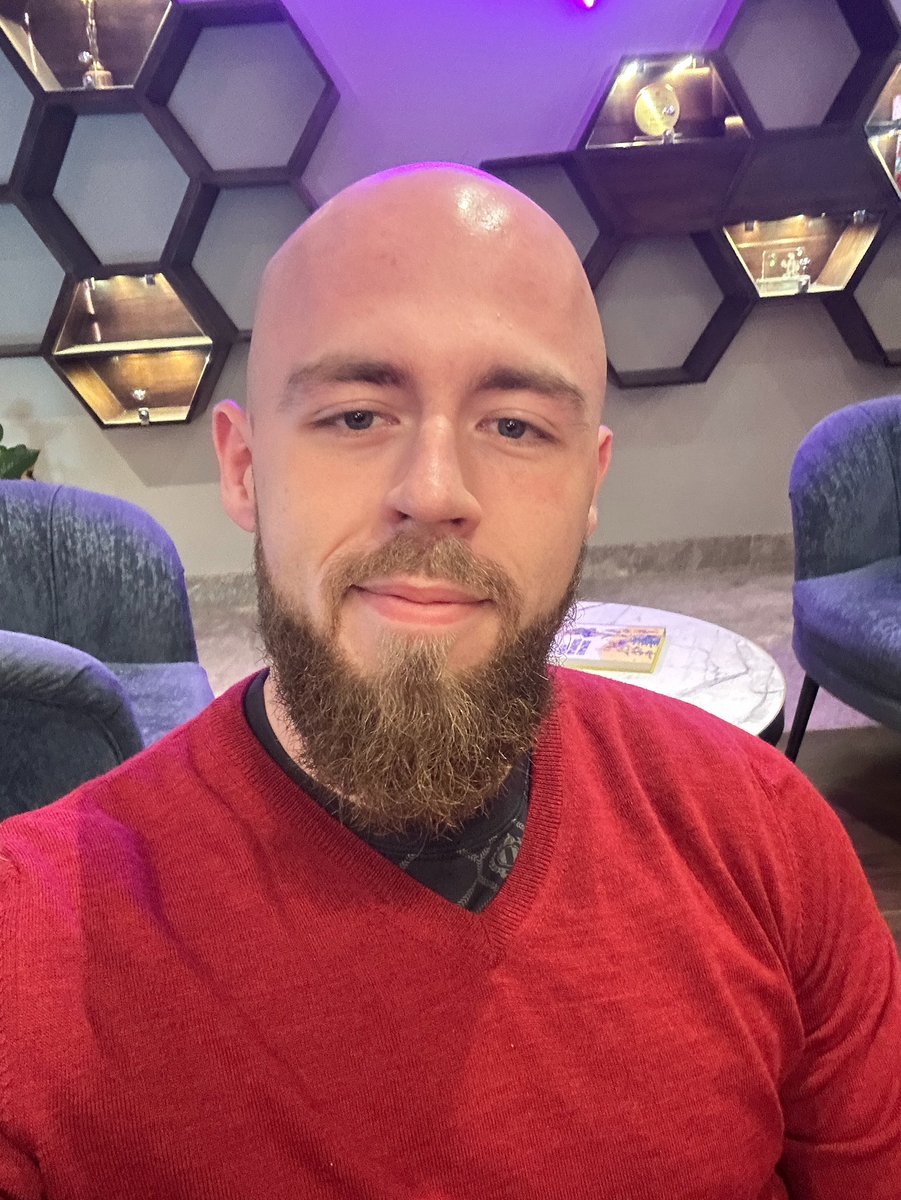 BenjaminMoldt's tweet photo. Es ist viel einfacher und effektiver attraktiv zu sein, als zwanghaft zu versuchen alles um dich herum attraktiv wirken zu lassen.

Gleiches gilt für dein Geschäft. 😉

Worauf fokussiert sich deine Aufmerksamkeit? https://t.co/pYUMwSAz2i