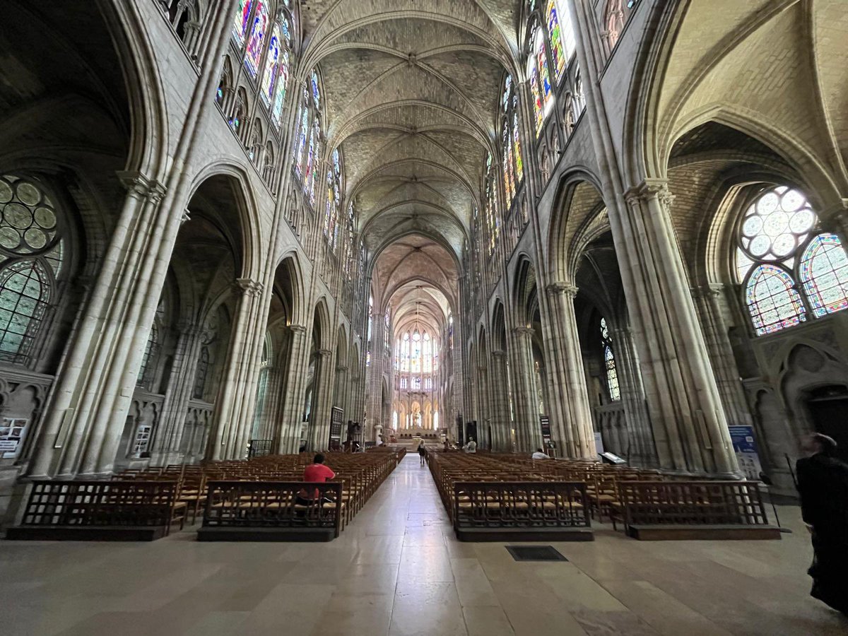 StJosephShrineD's tweet image. Continued prayers from our parish pilgrimage group! Asking for the intercession of all the great kings of France! Saint Louis, pray for us! St. Denis, pray for us! Mass sung by our Sisters at the Institute retreat house. 🙏🏼