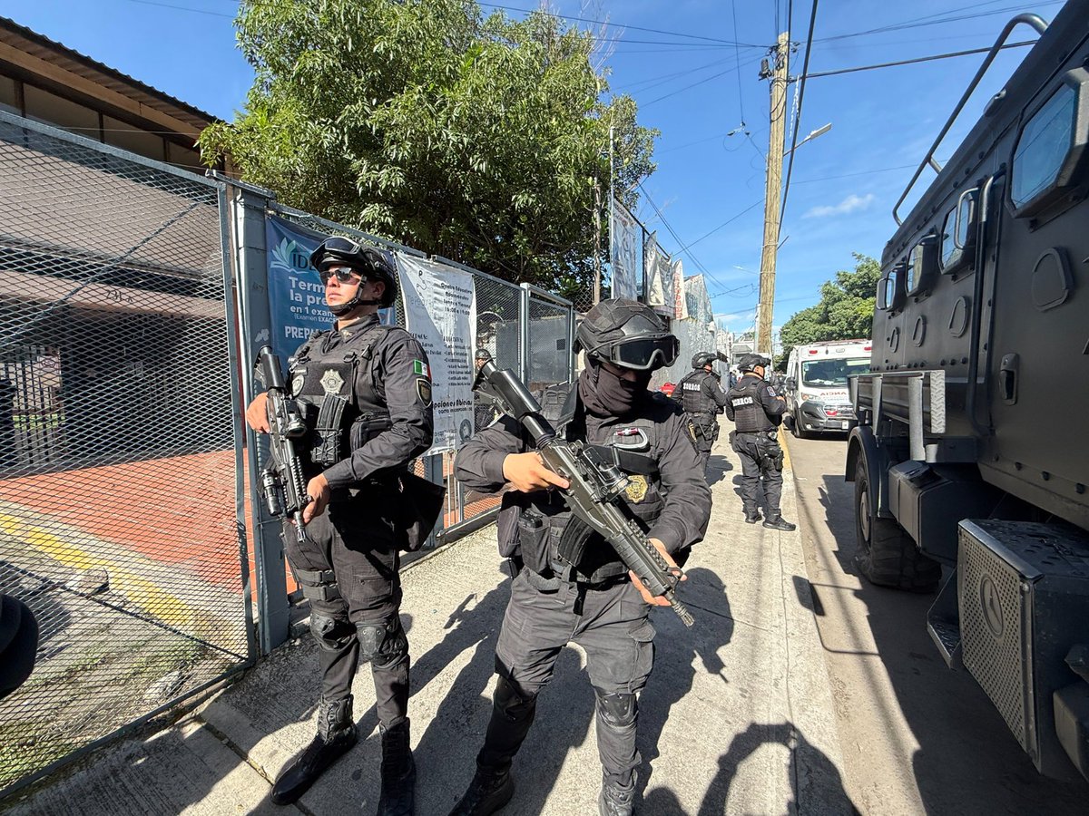 #Entérate | Toma de rehenes en escuela de San Juan de Aragón termina con agresor abatido y policía herido

Acá la info completa: facebook.com/share/p/1EyKLo…