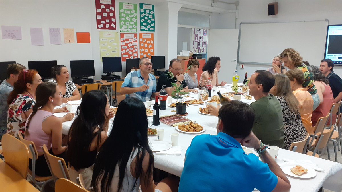 CFA Cornellà de Llobregat (@cfacornella) on Twitter photo El <a href="/cfacornella/">CFA Cornellà de Llobregat</a> som una gran família!🥰Ahir,juntes vam acomiadar el #Curs2425 tot celebrant la jubilació de dues docents emblemàtiques del Centre, la Flor i la Socorro. Agraïm també a la Montse i la Yaiza,personal PAS,la seva feina i dedicació, així com a tot l'#EquipàsDocent!😍 El <a href="/cfacornella/">CFA Cornellà de Llobregat</a> som una gran família!🥰Ahir,juntes vam acomiadar el #Curs2425 tot celebrant la jubilació de dues docents emblemàtiques del Centre, la Flor i la Socorro. Agraïm també a la Montse i la Yaiza,personal PAS,la seva feina i dedicació, així com a tot l'#EquipàsDocent!😍