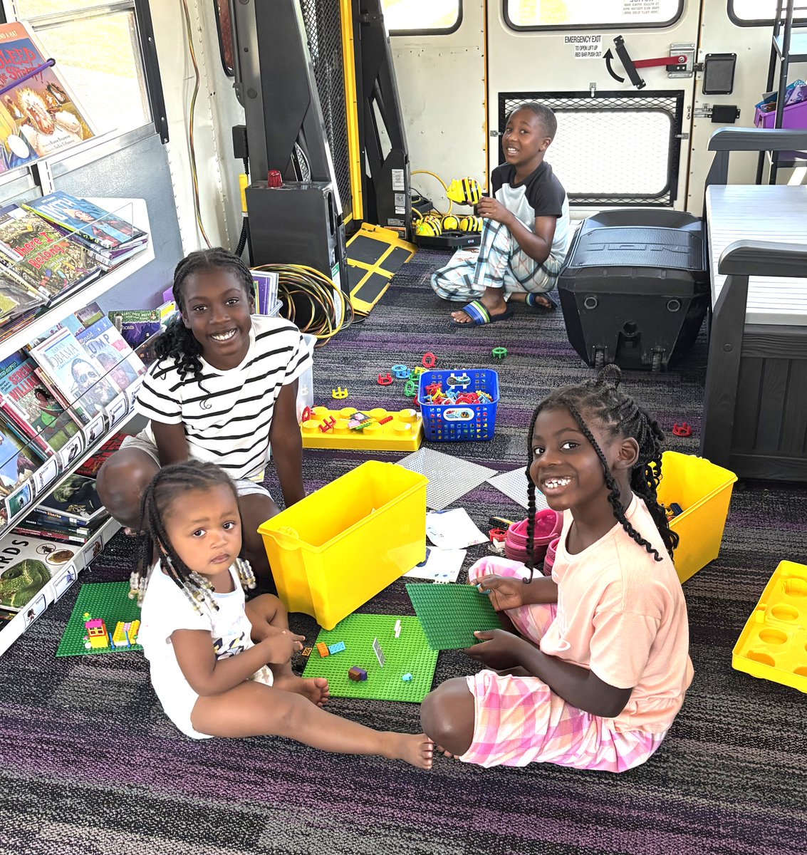 piratenation219's tweet image. The Pirate Book Bus is in the Miller Elementary School area. Check out books and participate at a stop in your neighborhood for circulation, storytelling, or makerspace activities. Books are available for Pre-K through HS students. #merrillvillereads📔💜 @MCSCLibraries
