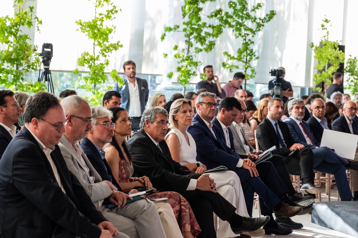 A Comissão Europeia teve a honra de entregar o prémio Norte Mais Inovador na Gala #PrémiosMaisaNorte. A Gala reconheceu e premiou projetos inovadores e boas práticas em diversas áreas do desenvolvimento regional. #PoliticadeCoesao #fundoseuropeus #FEDER
@EUinMyRegion
<a href="/CE_PTrep/">Comissão Europeia em Portugal</a>