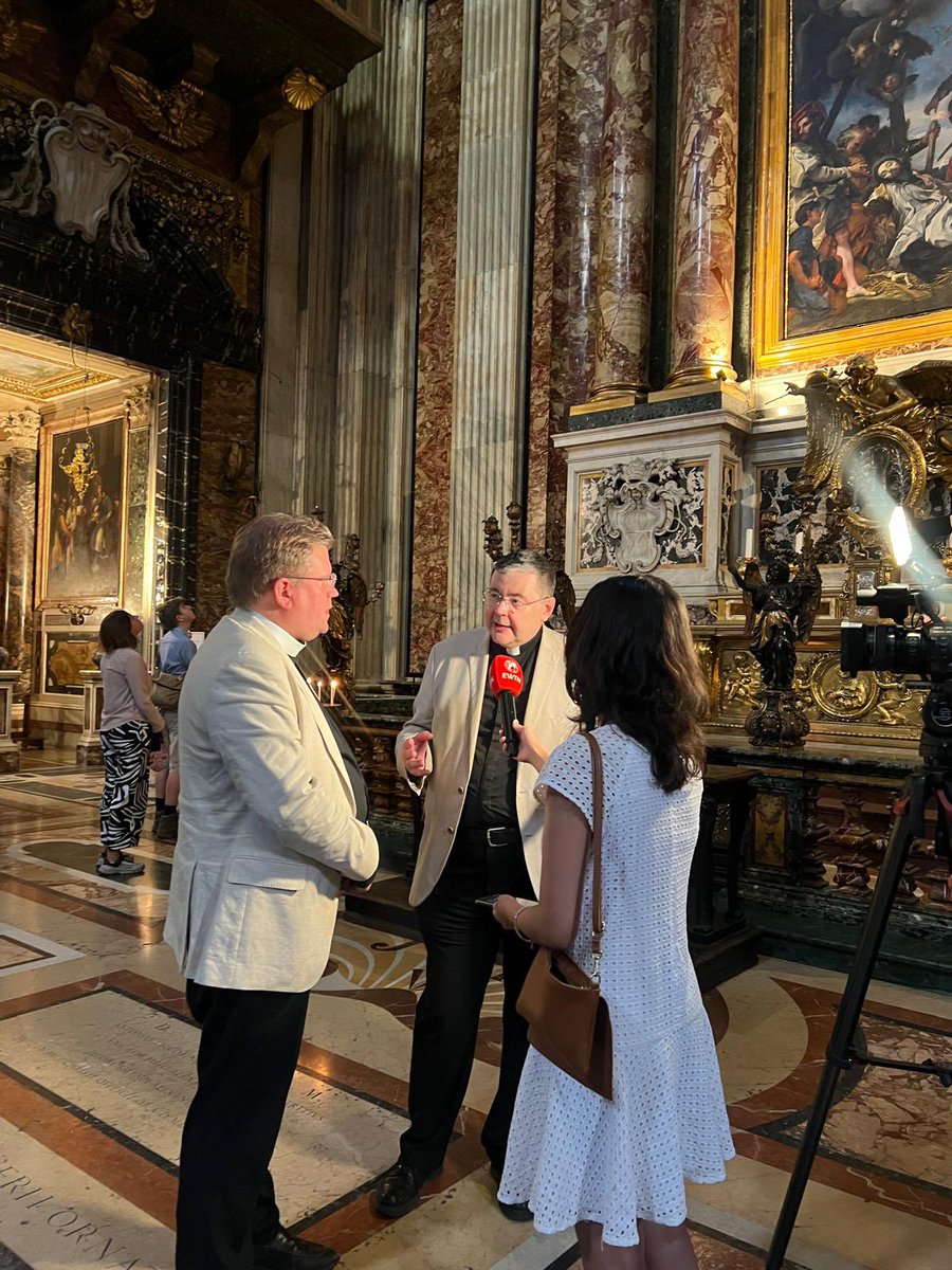 splcoleman's tweet image. Monday was the first day of the @GrosvenorChapel and @FarmStChurch joint choir pilgrimage to Rome. We began with a splendid concert at the Jesuit Church of the Gesu at which Fr Dominic and Fr Stephen were privileged to be interviewed by EWTN about their ecumencial work together.