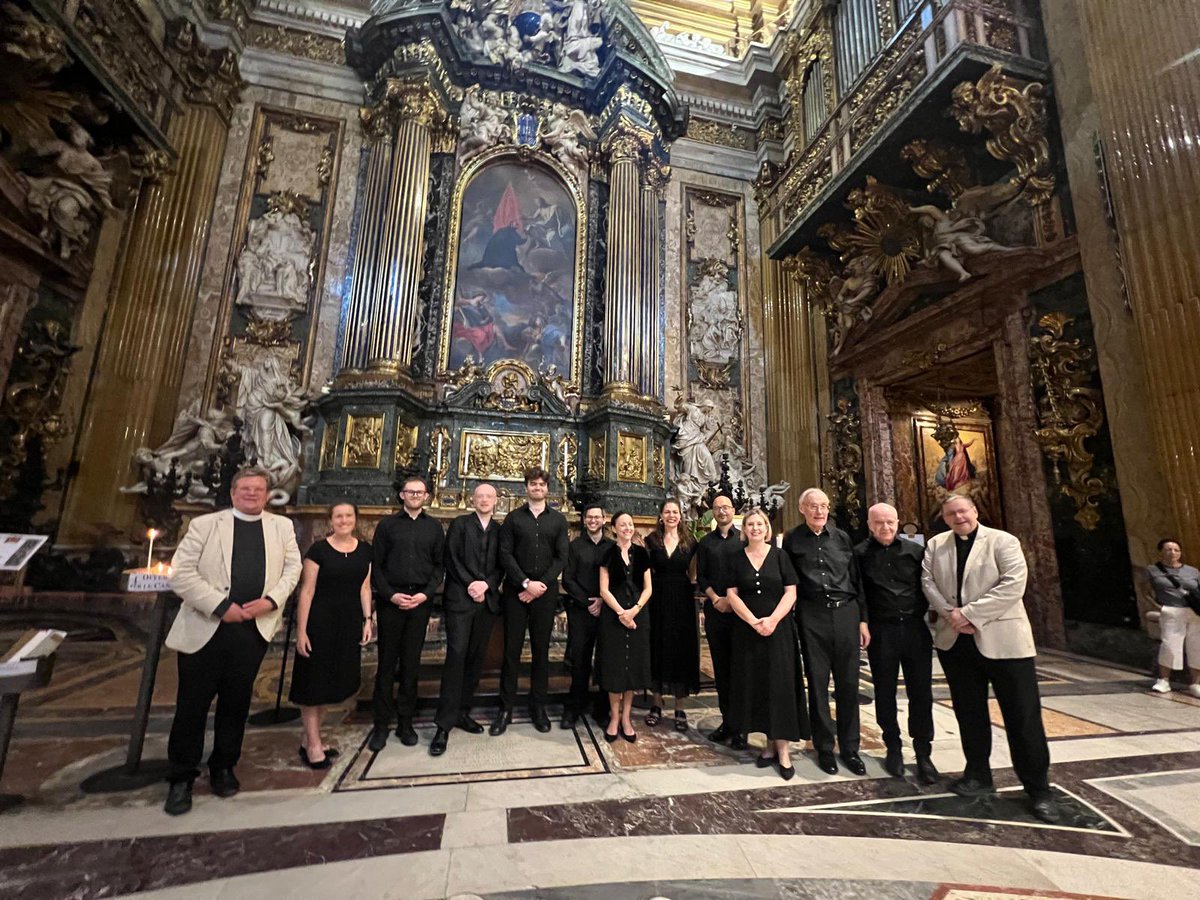splcoleman's tweet image. Monday was the first day of the @GrosvenorChapel and @FarmStChurch joint choir pilgrimage to Rome. We began with a splendid concert at the Jesuit Church of the Gesu at which Fr Dominic and Fr Stephen were privileged to be interviewed by EWTN about their ecumencial work together.